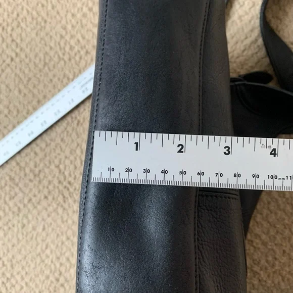 Vintage Fossil Black Soft Leather Shoulder Bag Zipper 90’s Y2K + Brass Key Charm - Picture 12 of 12